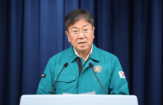 김대기 대통령 비서실장이 7일 서울 용산 대통령실 청사에서 인사 관련 브리핑을 하고 있다. 연합뉴스